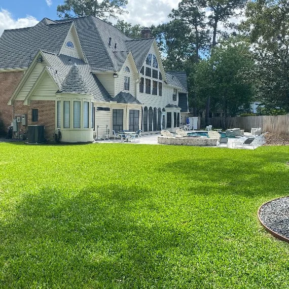 Beautiful outdoor living space patio and pool near Leawood, KS.