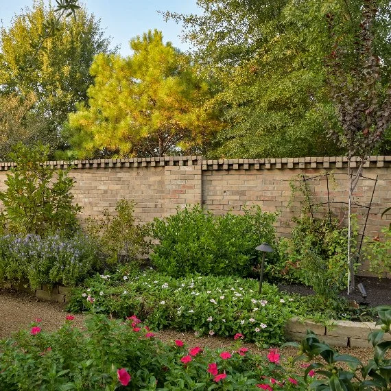 Beautiful outdoor living space patio and pool near Leawood, KS.